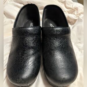 Dansko Size 40 professional clogs